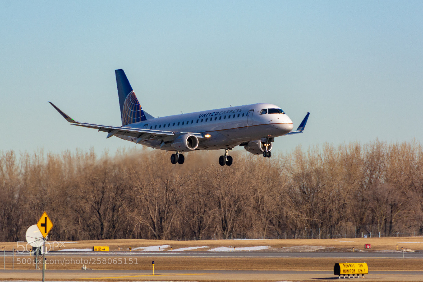 Nikon D7100 sample photo. United express embraer erj-175lr photography