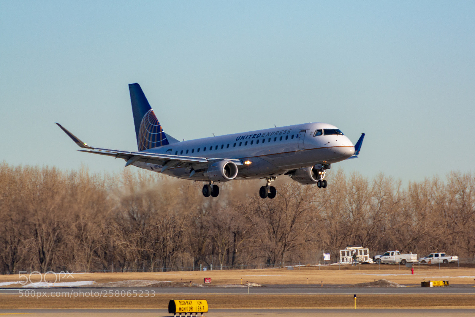 Nikon D7100 sample photo. United express embraer erj-175lr photography