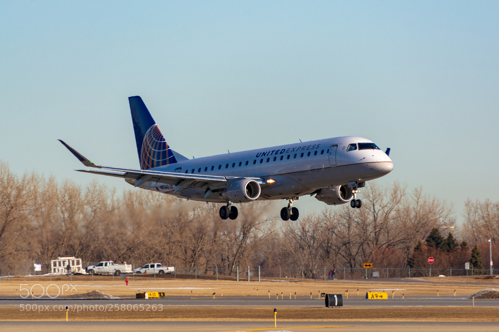 Nikon D7100 sample photo. United express embraer erj-175lr photography