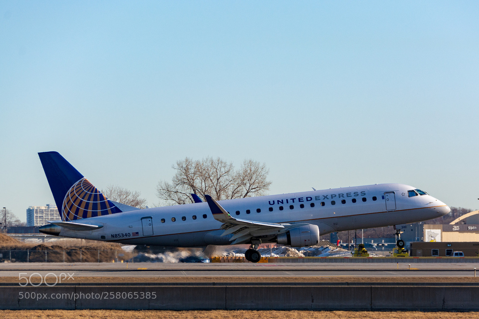 Nikon D7100 sample photo. United express embraer erj-175lr photography