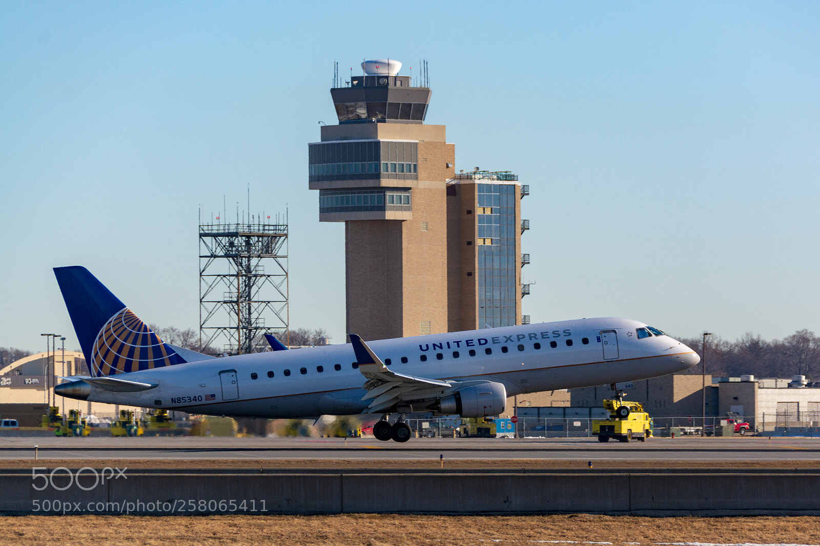 Nikon D7100 sample photo. United express embraer erj-175lr photography