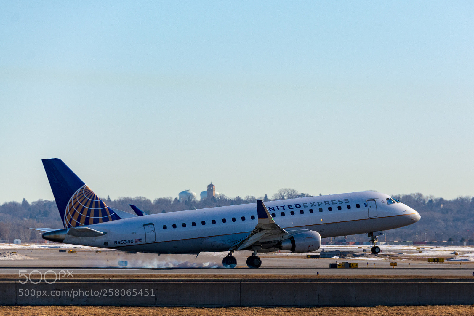 Nikon D7100 sample photo. United express embraer erj-175lr photography
