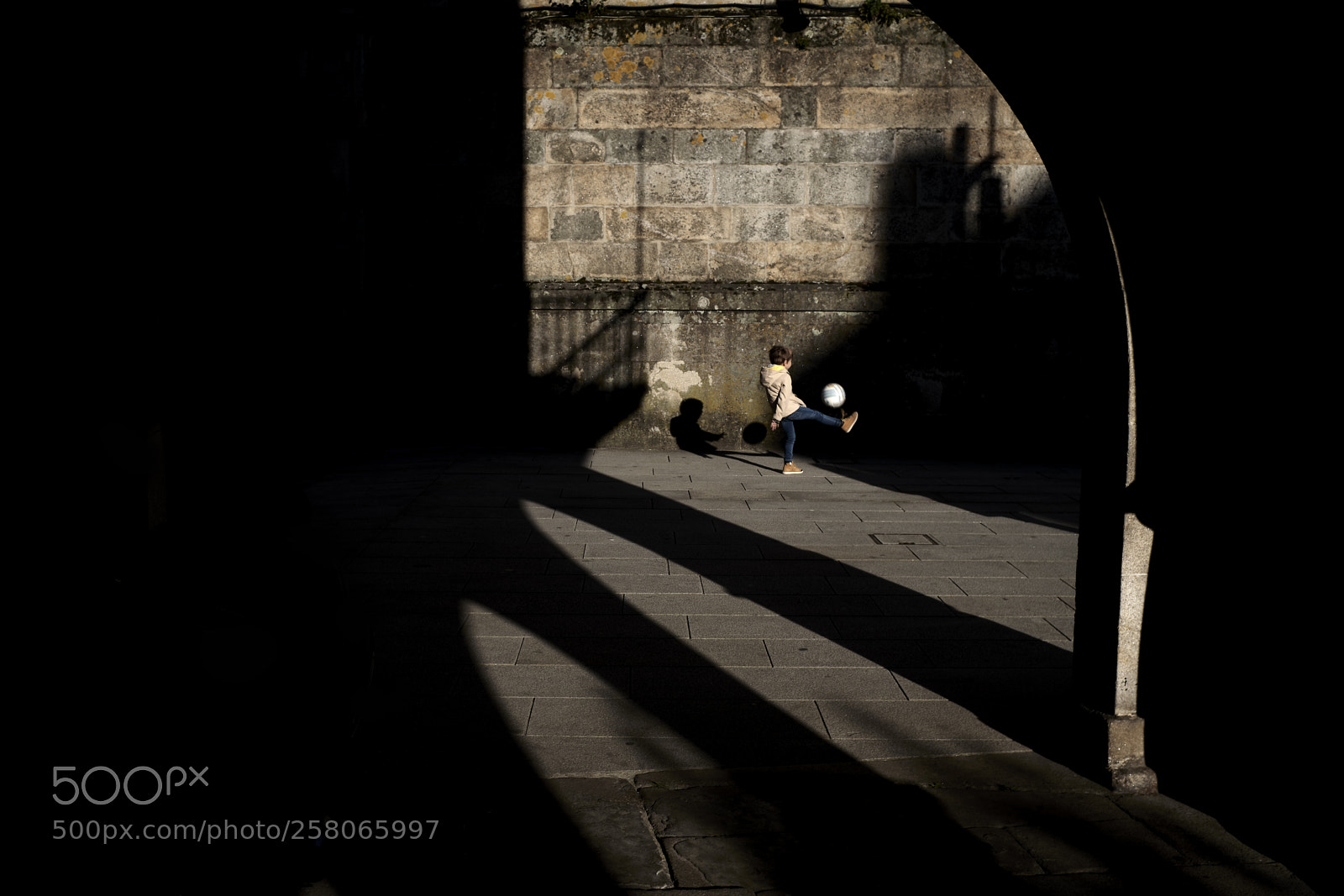 Fujifilm X100F sample photo. Sombra de calle photography