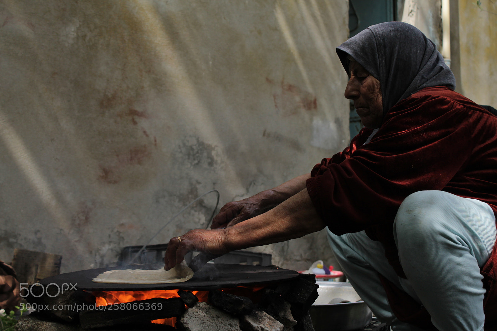 Canon EOS 1100D (EOS Rebel T3 / EOS Kiss X50) sample photo. Syrian woman photography