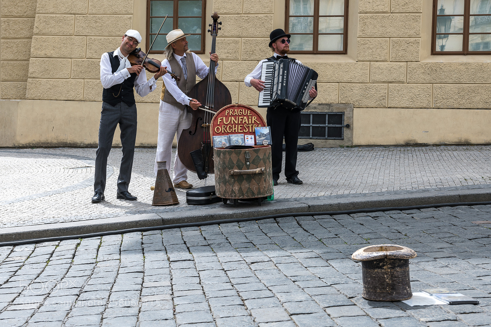 Nikon D850 sample photo. Street musicians in prague photography