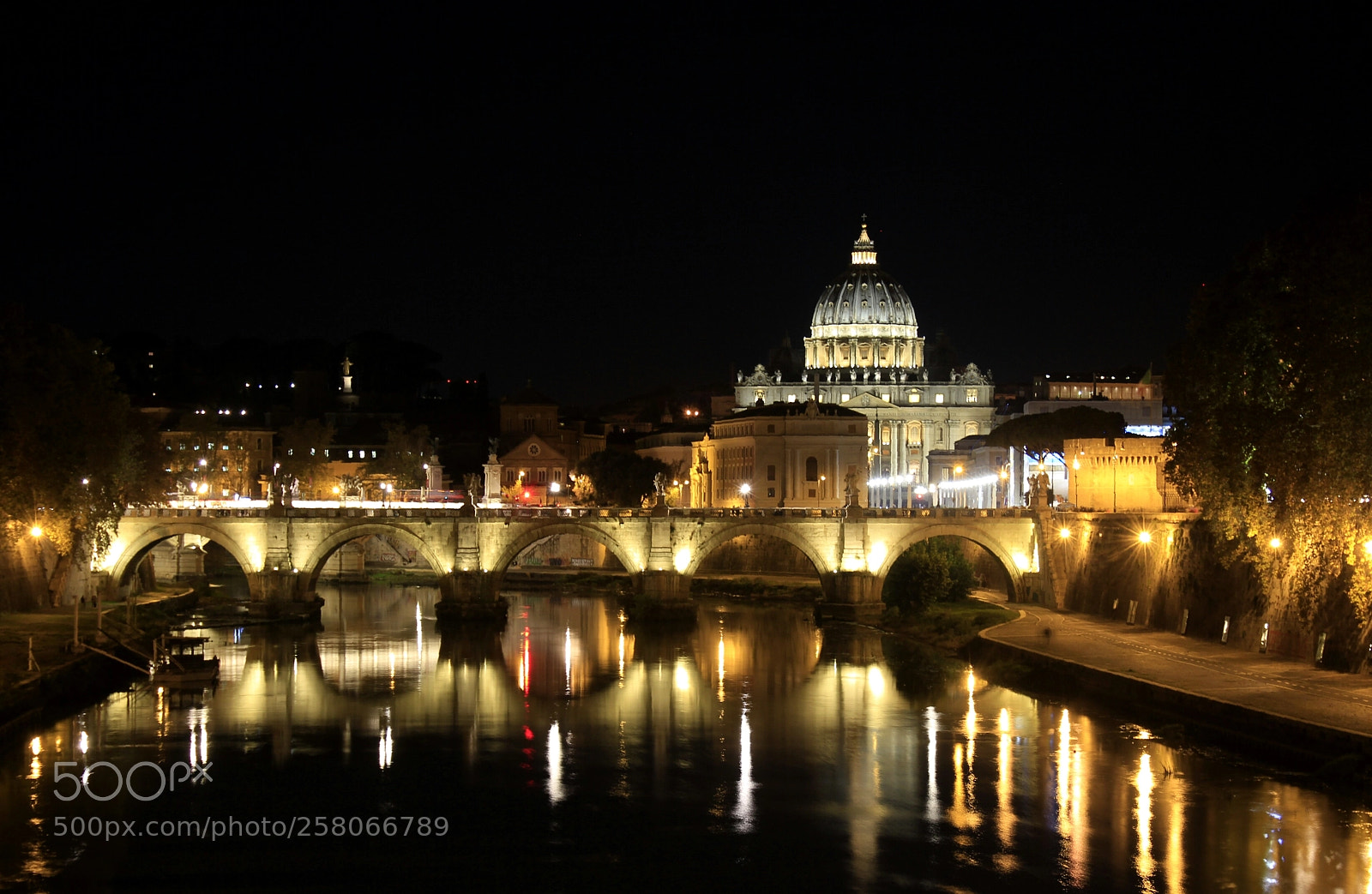 Canon EOS 550D (EOS Rebel T2i / EOS Kiss X4) sample photo. Caput mundi photography
