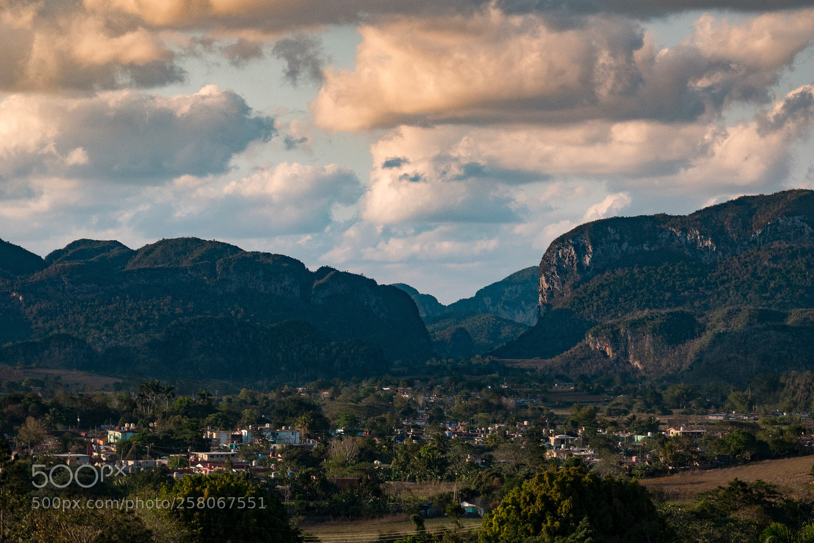 Panasonic Lumix DMC-GX85 (Lumix DMC-GX80 / Lumix DMC-GX7 Mark II) sample photo. Sundown on valley of photography