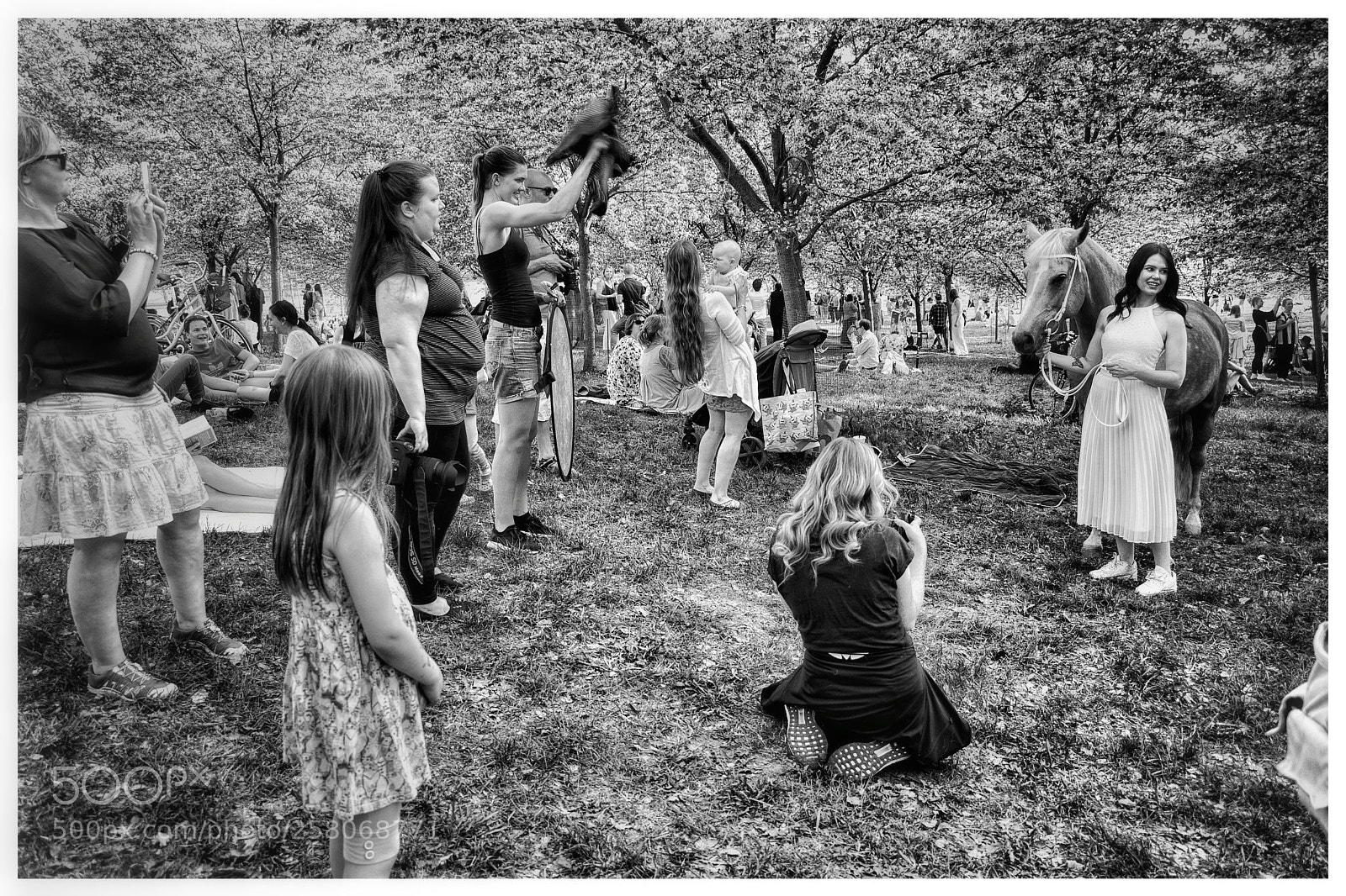 Nikon D5200 sample photo. People at kirsikkapuisto english photography