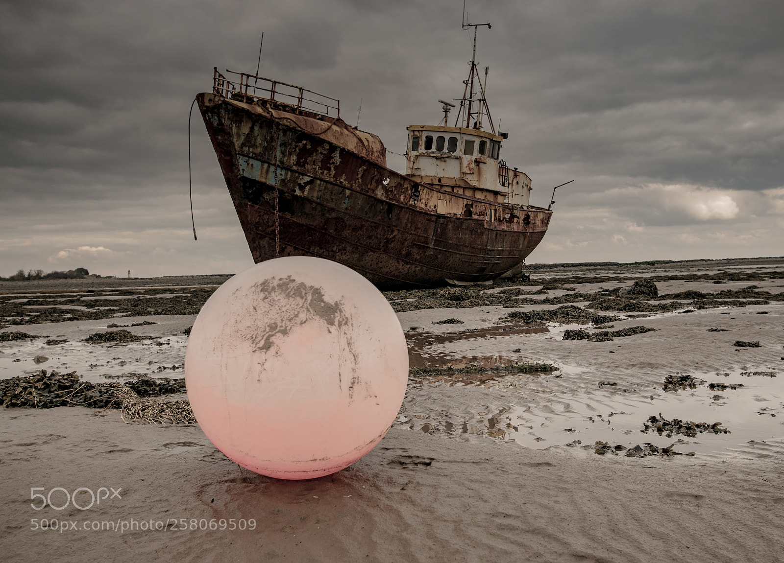 Nikon D3300 sample photo. Buoy & boat photography
