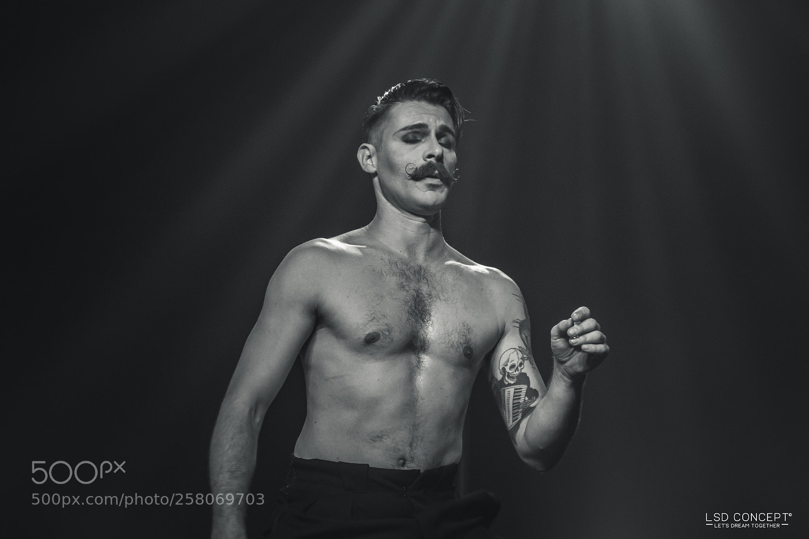 Canon EOS 750D (EOS Rebel T6i / EOS Kiss X8i) sample photo. Burlesque photography