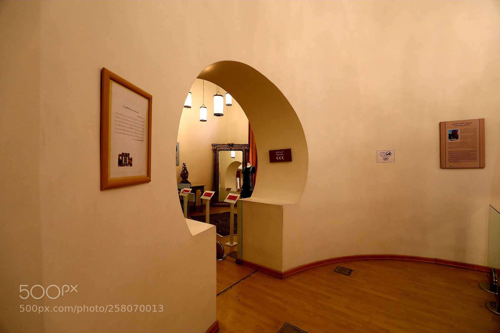 Canon EOS 5D Mark IV sample photo. Museum photography