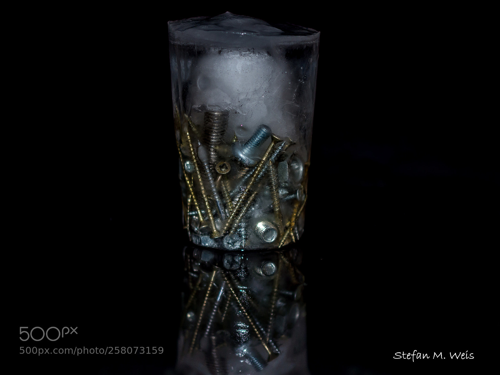Olympus OM-D E-M10 II sample photo. Confusion in ice... photography