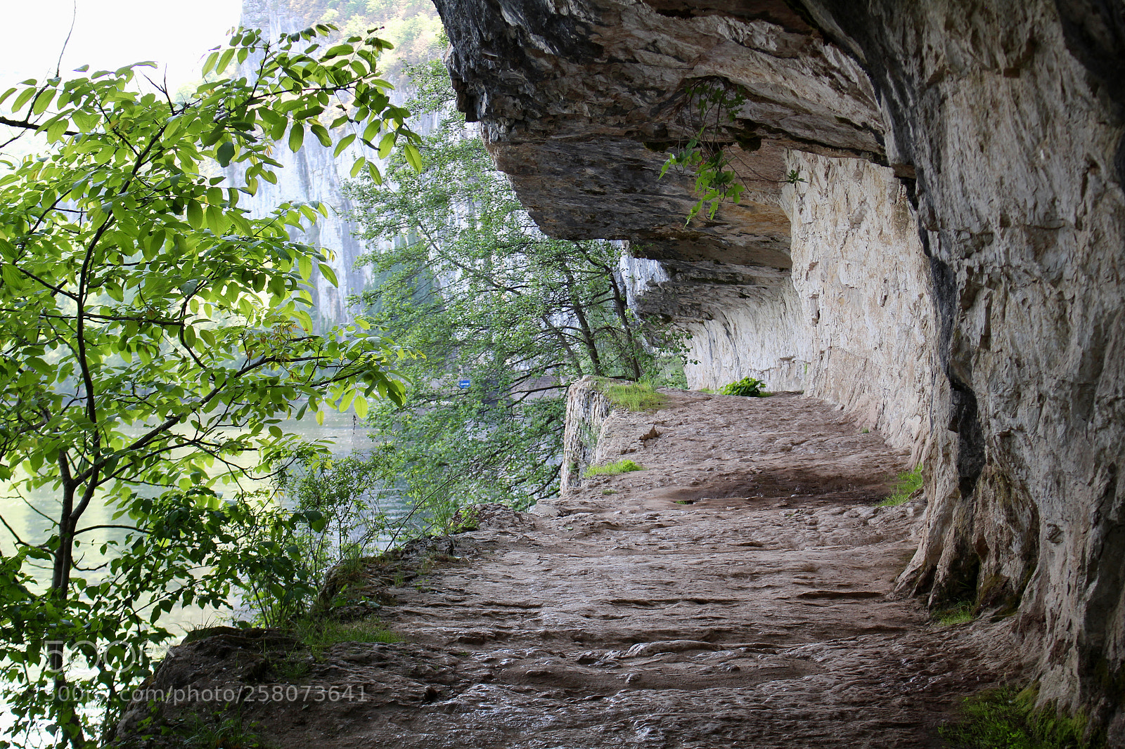 Canon EOS 100D (EOS Rebel SL1 / EOS Kiss X7) sample photo. Chemin de halage photography