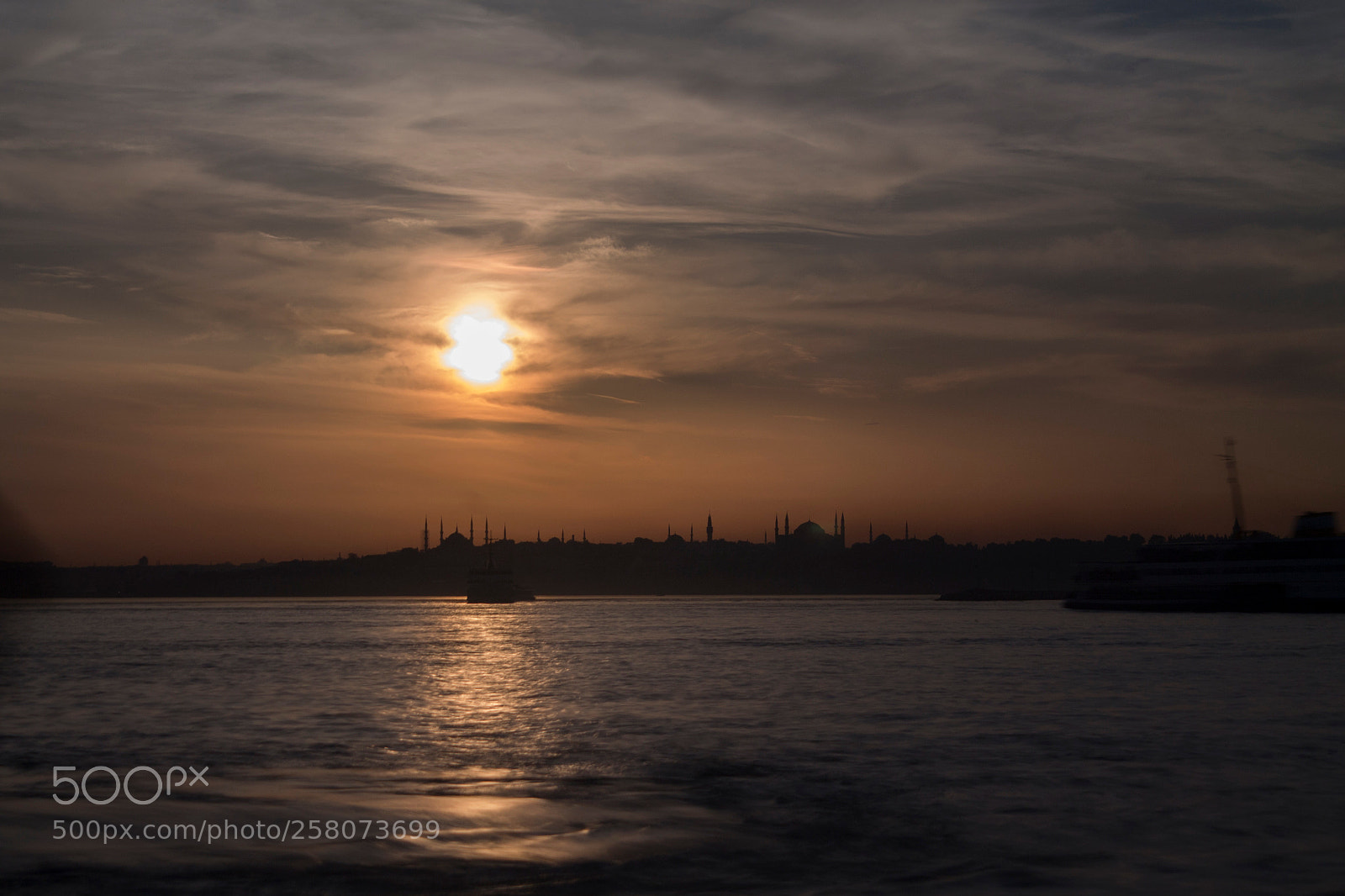 Canon EOS 1100D (EOS Rebel T3 / EOS Kiss X50) sample photo. A sunset in istanbul photography