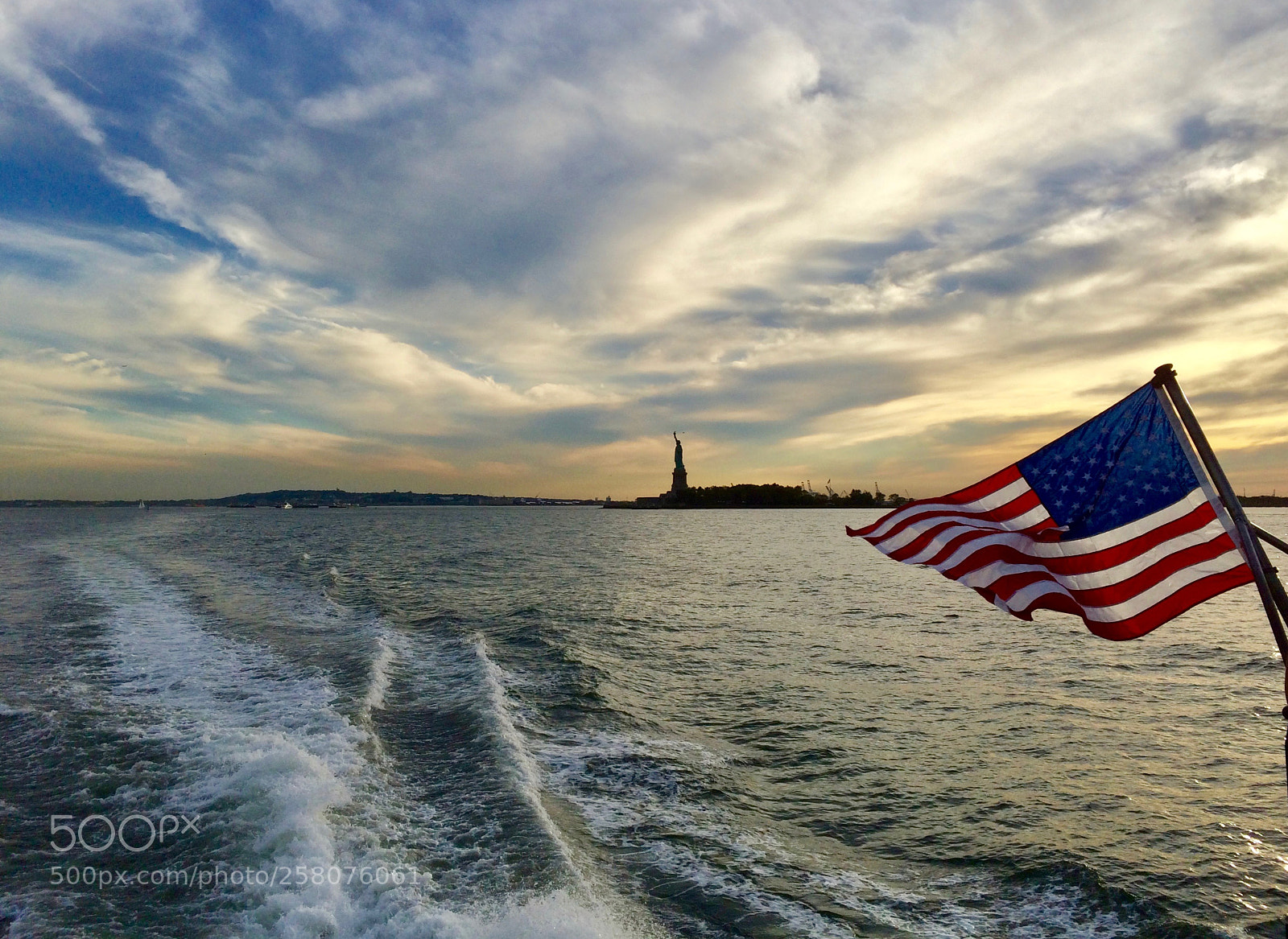 Apple iPhone 5s sample photo. American flag and statue photography
