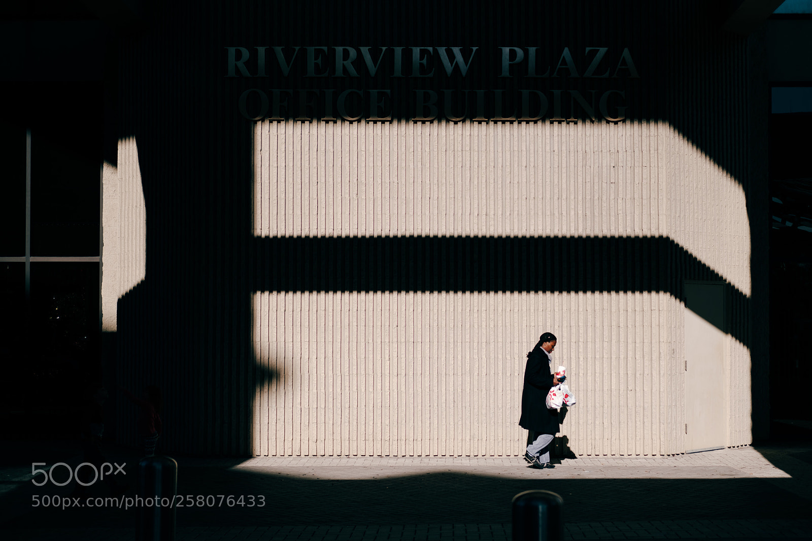 Fujifilm X-Pro2 sample photo. "riverplaza" | moments of isolation photography