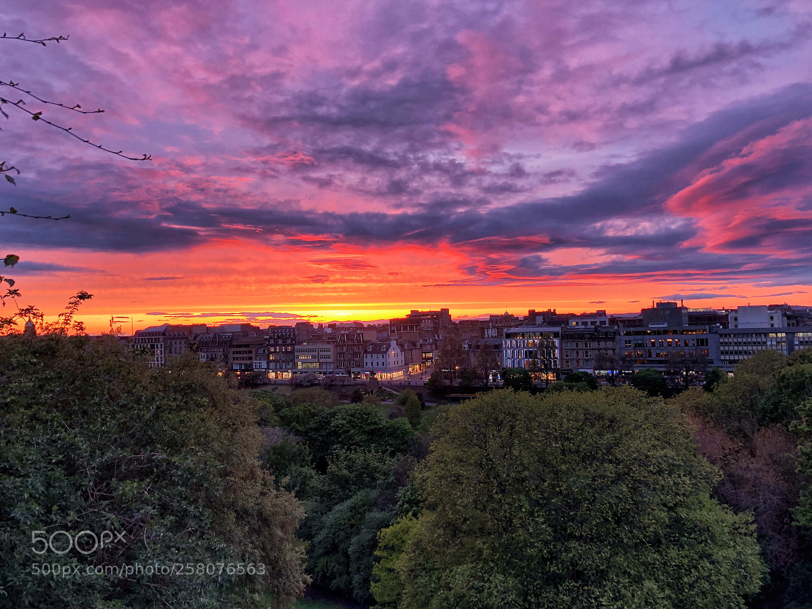 Apple iPhone 8 Plus sample photo. Sunset in edinburgh photography