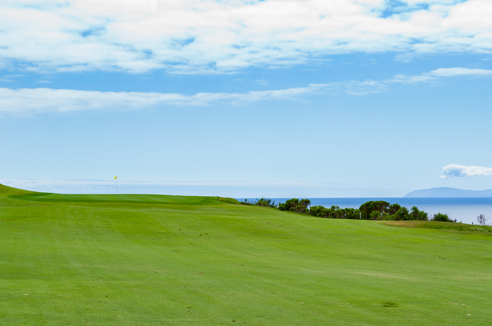 Leica S (TYP 007) sample photo. Approaching green with ocean view photography