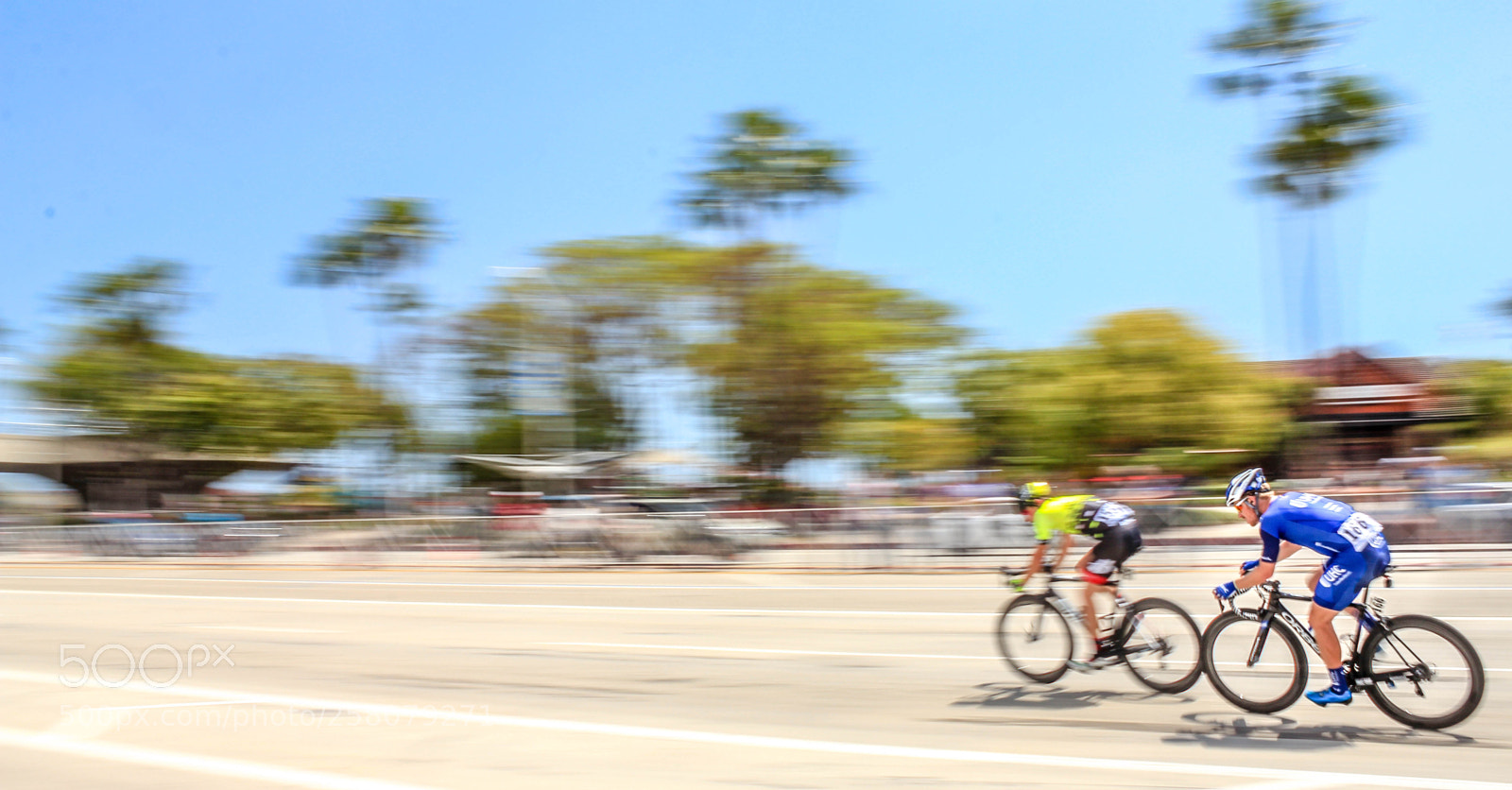 Canon EOS 550D (EOS Rebel T2i / EOS Kiss X4) sample photo. Speed cycling! photography