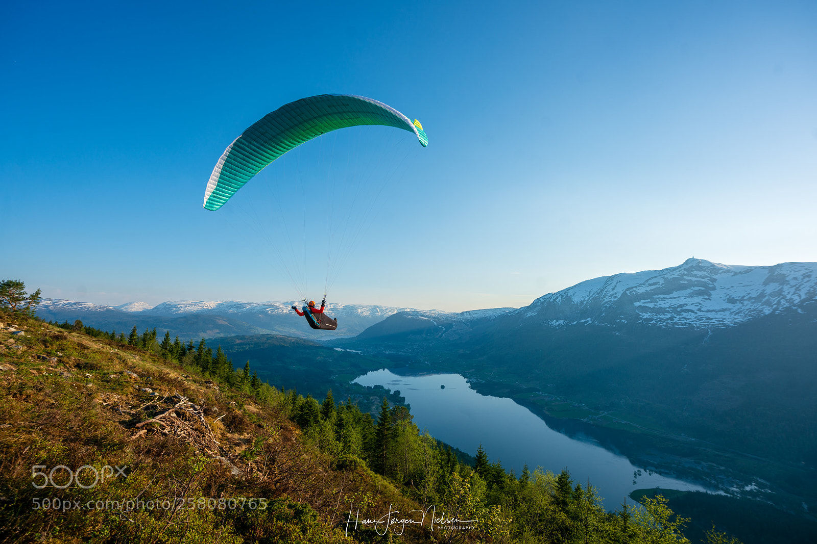 Sony a7R II sample photo. Paragliding over lønavatnet photography