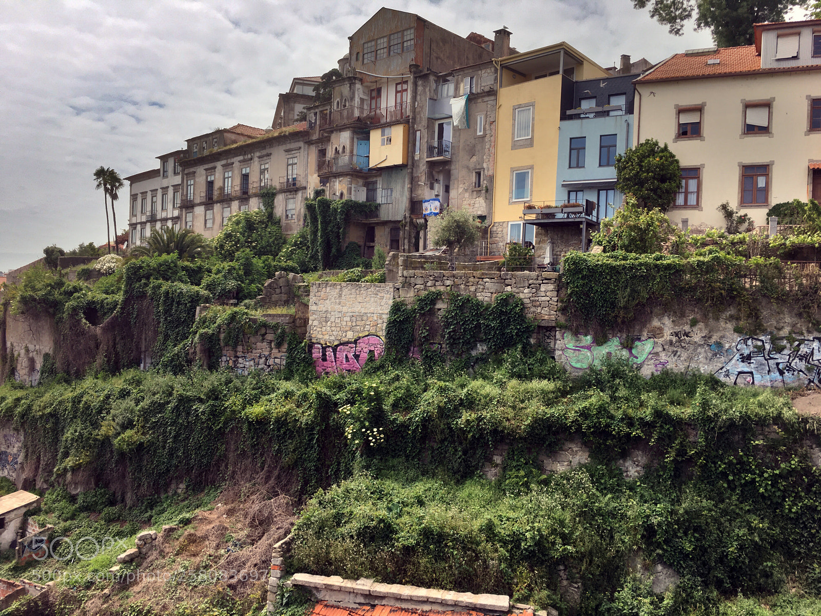 Apple iPhone 6s Plus sample photo. Old housses in porto photography