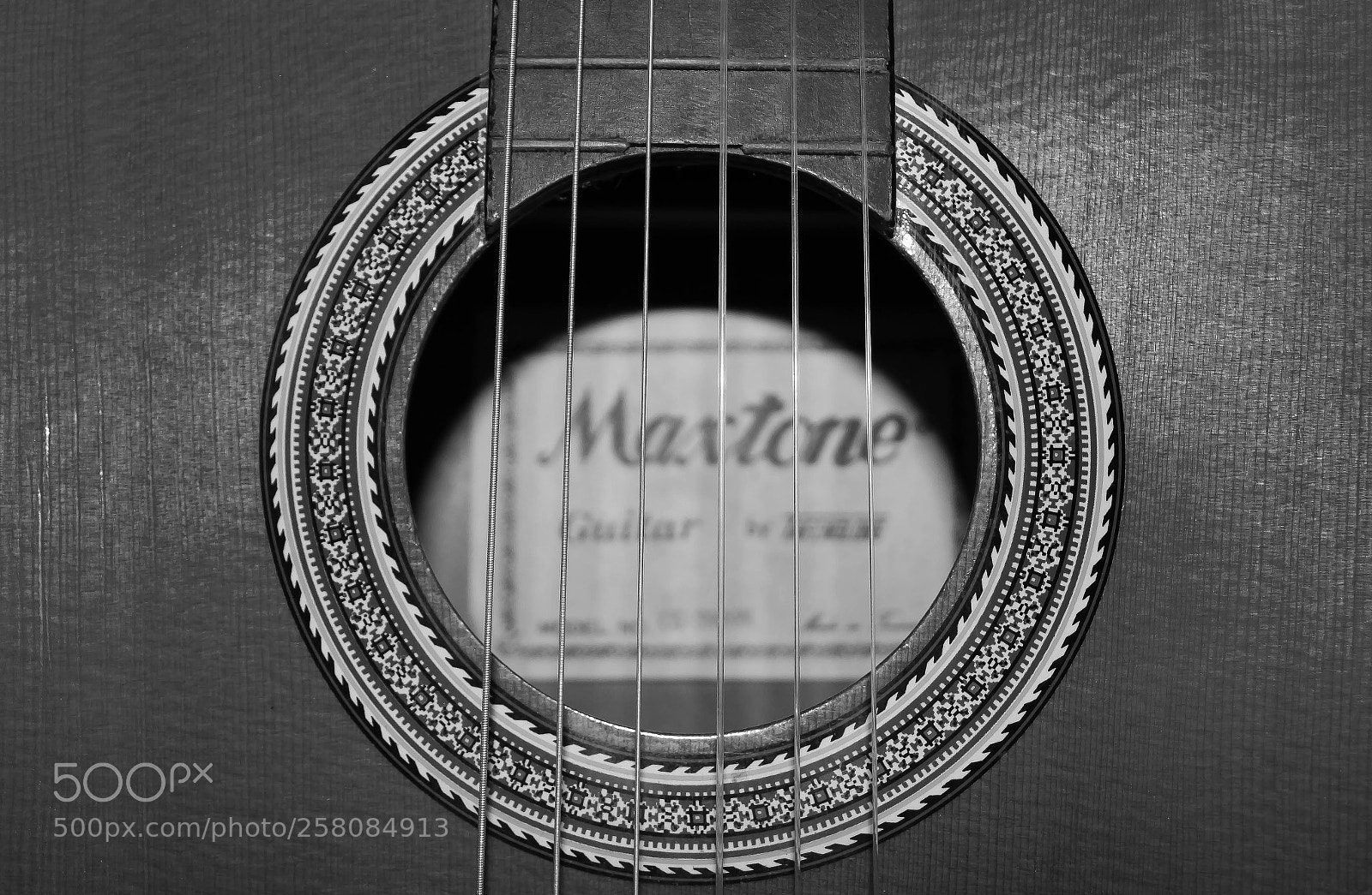 Canon EOS 1300D (EOS Rebel T6 / EOS Kiss X80) sample photo. Guitar photography