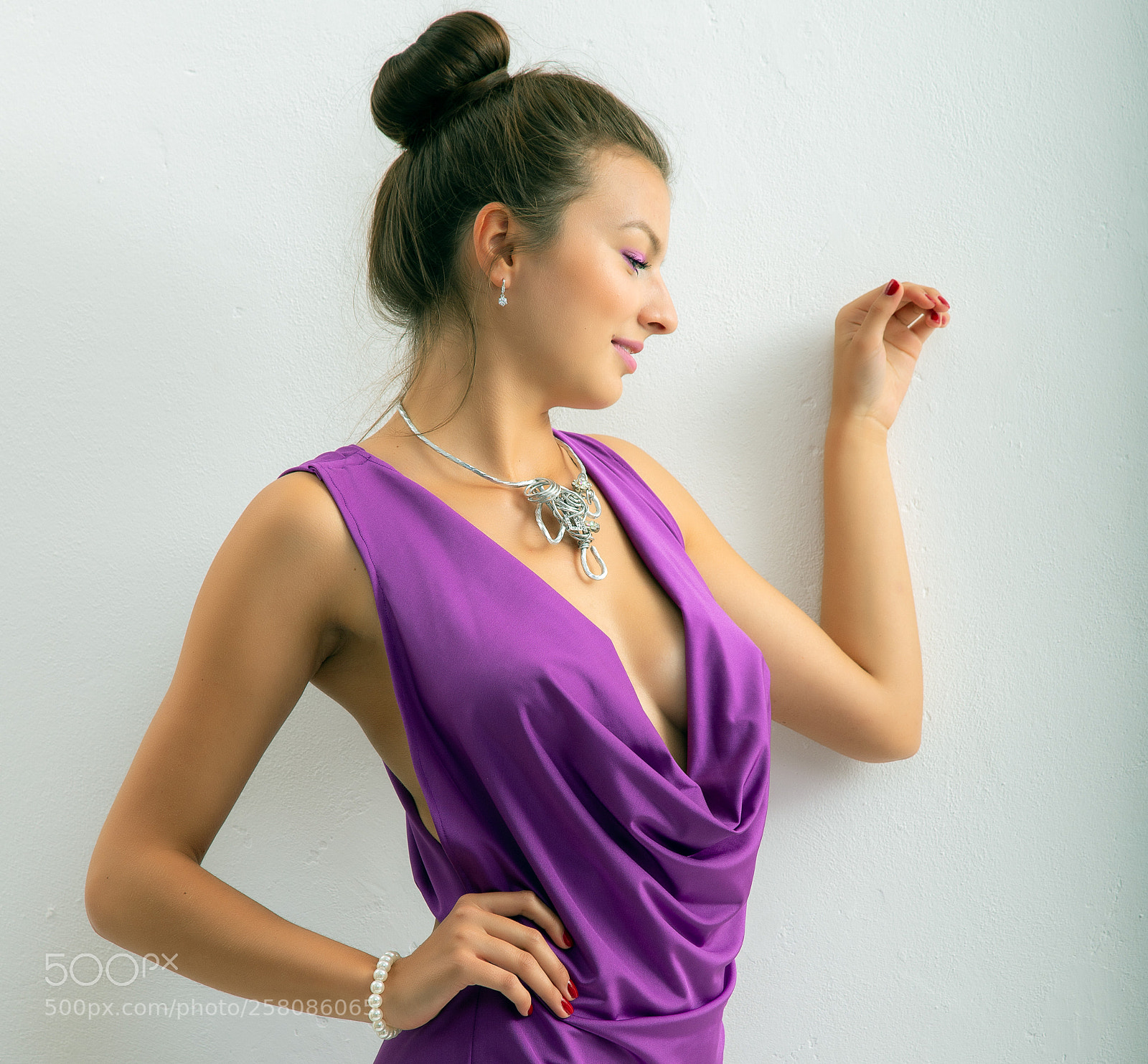 Canon EOS 6D Mark II sample photo. Collier photography