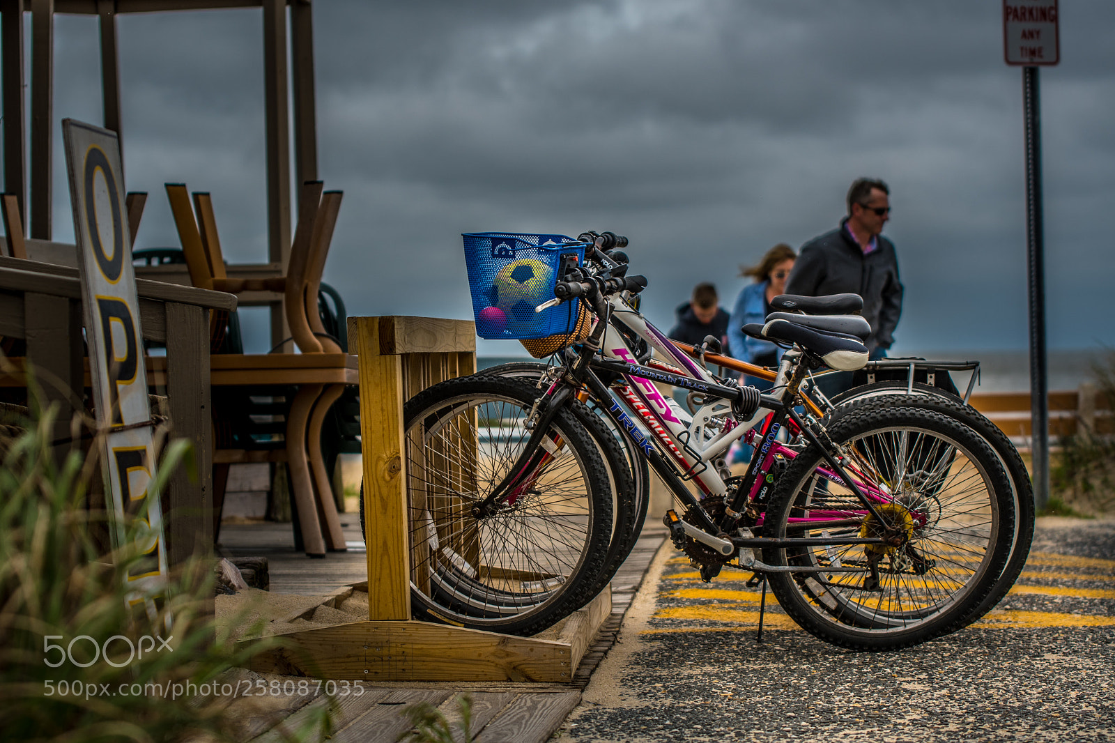 Nikon D500 sample photo. People leaving beach on photography