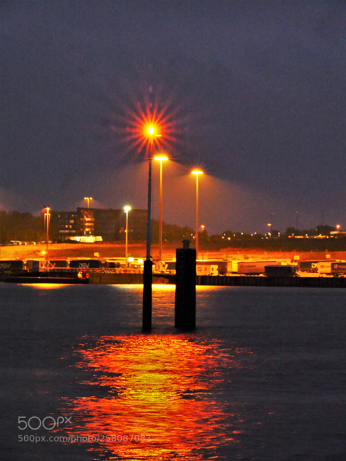 Panasonic Lumix DC-GH5 sample photo. Travem nde harbor lights photography