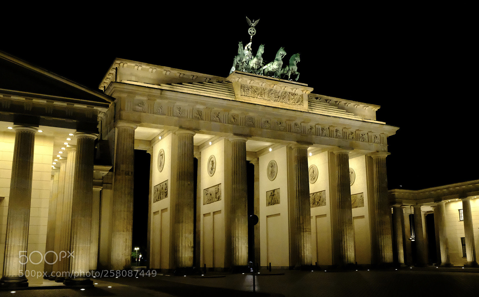 Fujifilm X-T20 sample photo. Brandenburg gate at midnight  photography