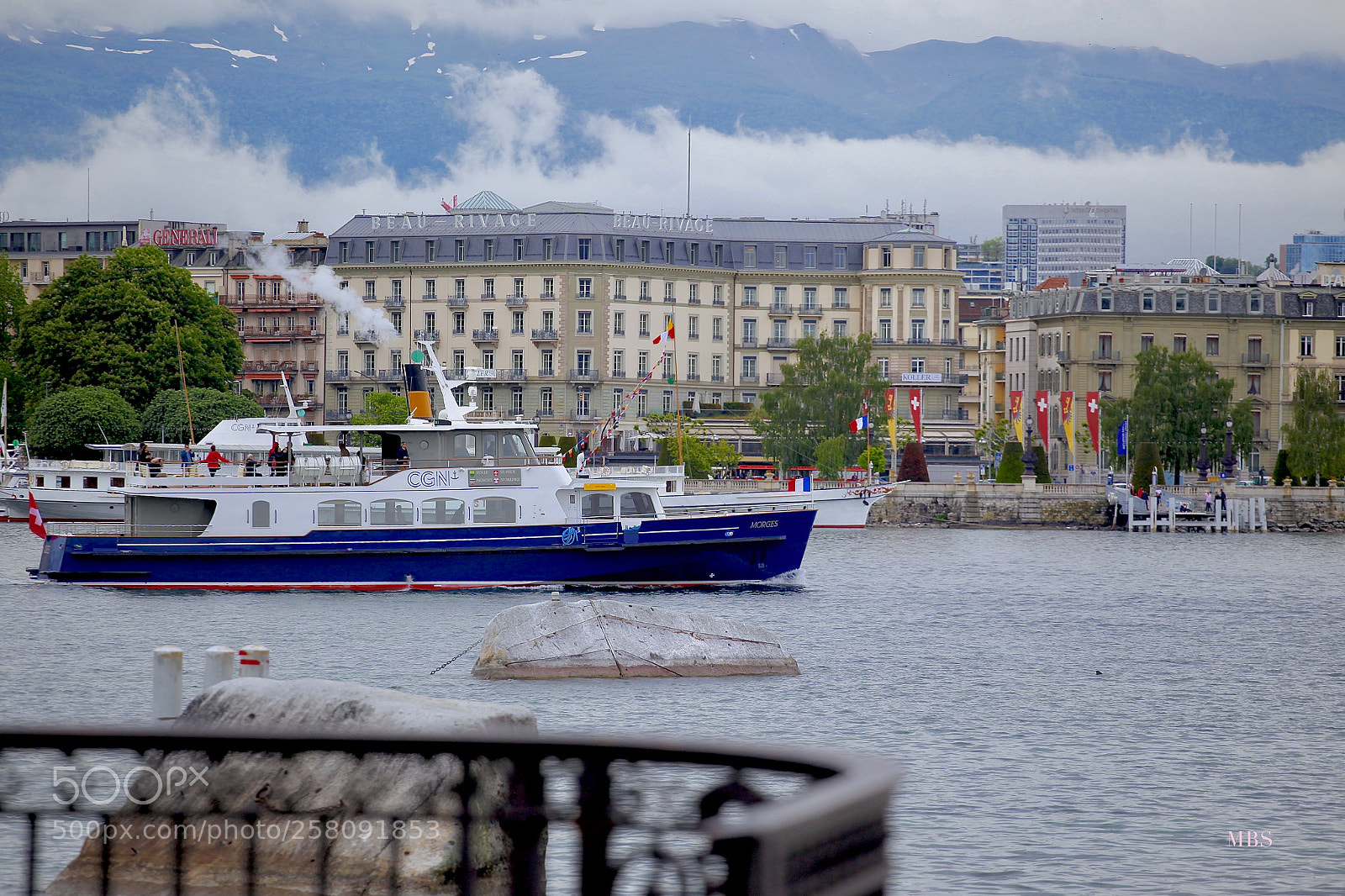 Canon EOS 5D Mark II sample photo. Geneva convention photography