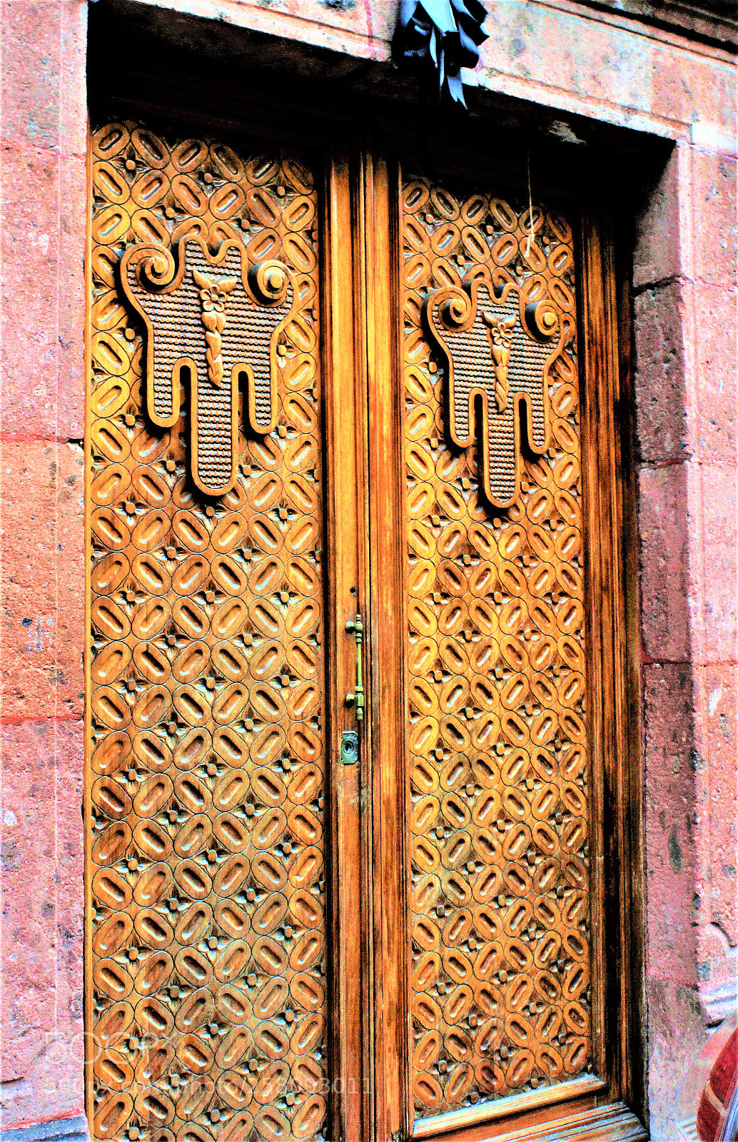 Canon EOS 1300D (EOS Rebel T6 / EOS Kiss X80) sample photo. The woodencraft door photography