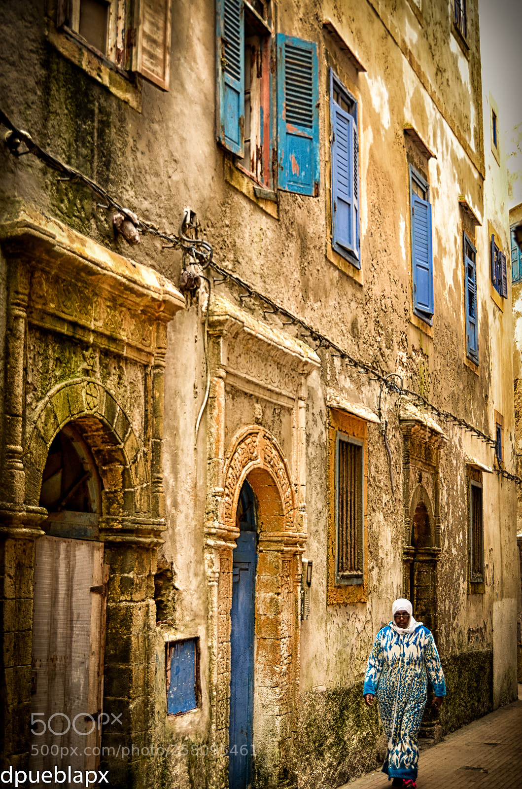 Nikon D7000 sample photo. Woman walking by the photography