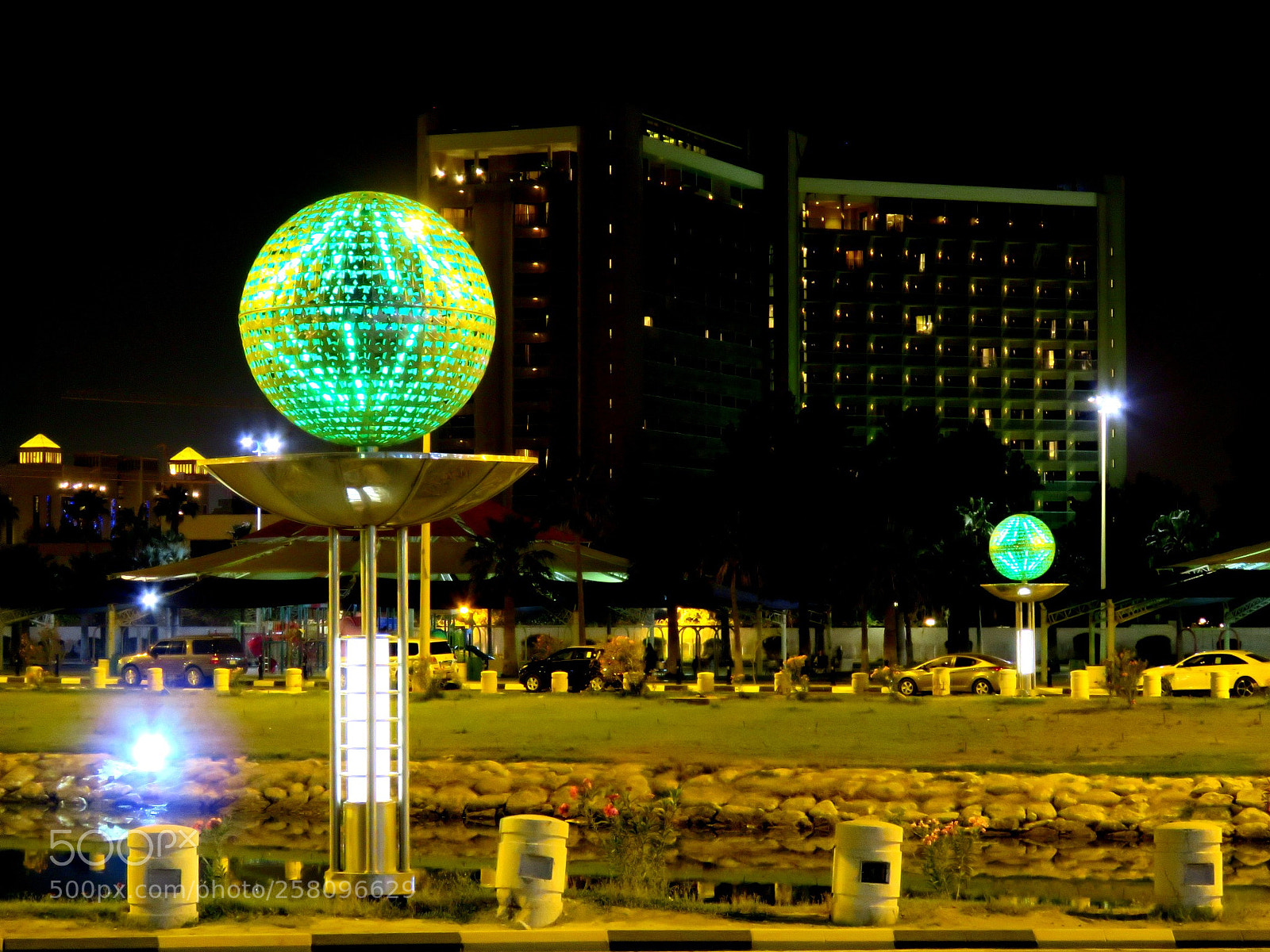 Canon PowerShot SX60 HS sample photo. City night photography