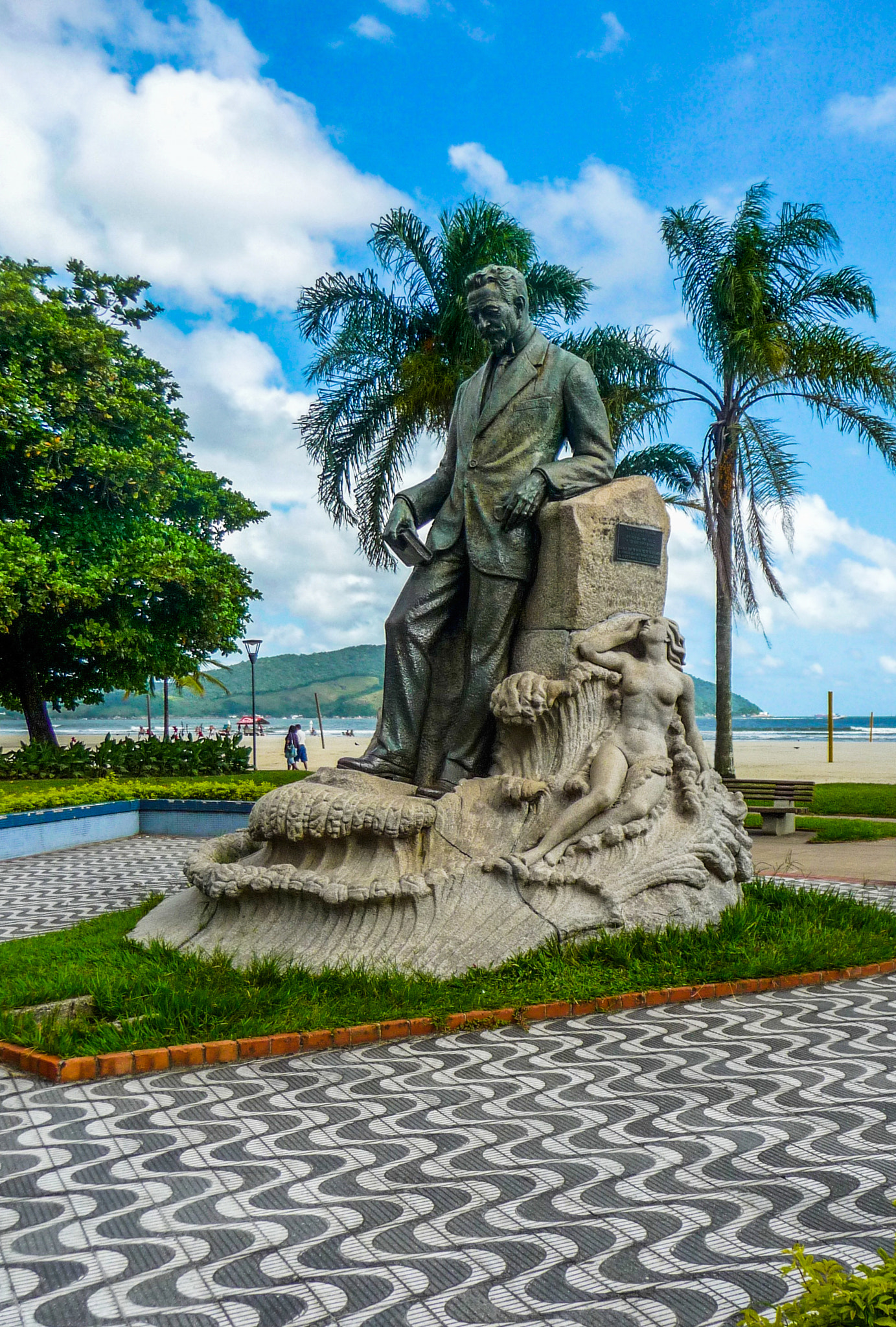 Panasonic DMC-TZ15 sample photo. Beach statue photography