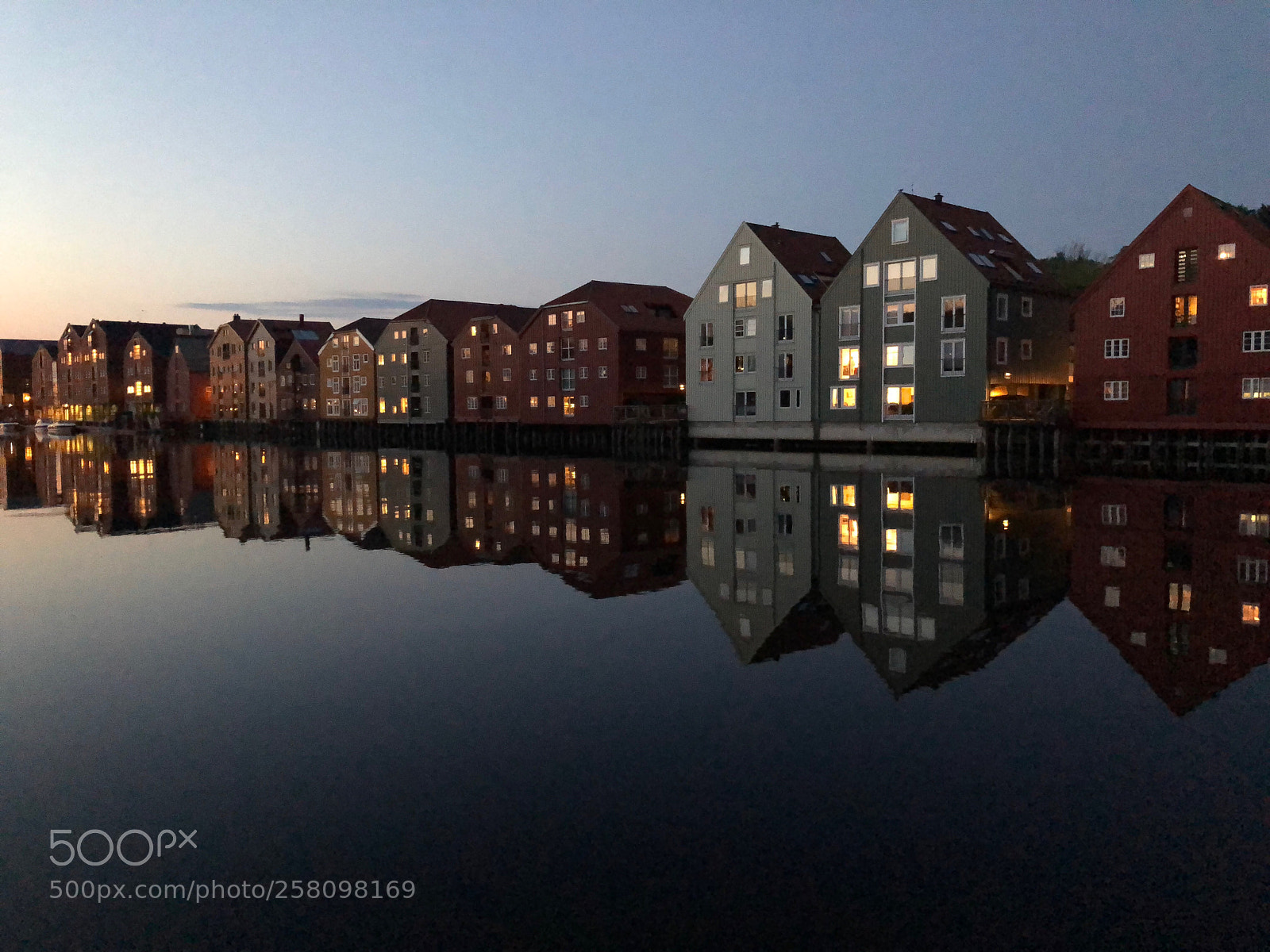 Apple iPhone X sample photo. Nidelven i trondheim  photography