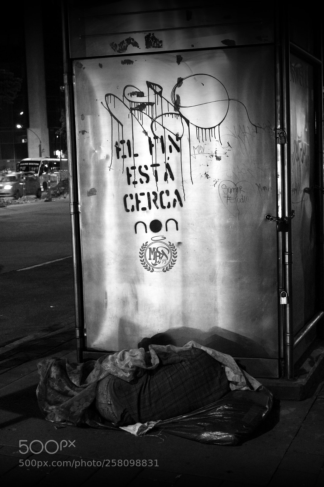 Canon EOS 1300D (EOS Rebel T6 / EOS Kiss X80) sample photo. Calles de medellín photography