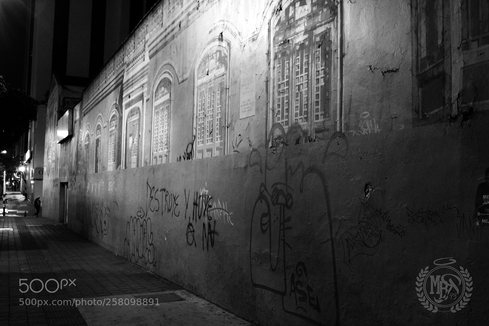 Canon EOS 1300D (EOS Rebel T6 / EOS Kiss X80) sample photo. Calles de medellín photography