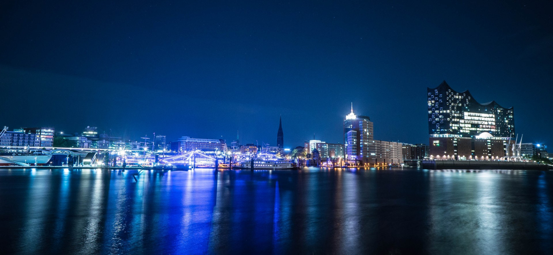 Sony Alpha NEX-5R sample photo. Hamburg citylights photography