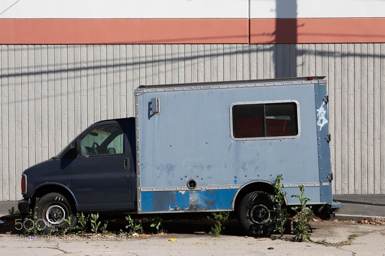 Canon EOS 5D Mark IV sample photo. Parked van fierro st photography
