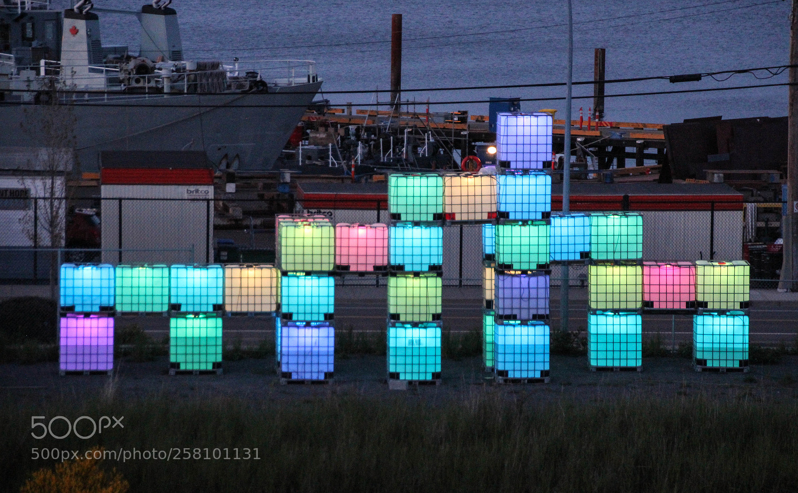 Canon EOS 600D (Rebel EOS T3i / EOS Kiss X5) sample photo. Mystery neon cubes photography