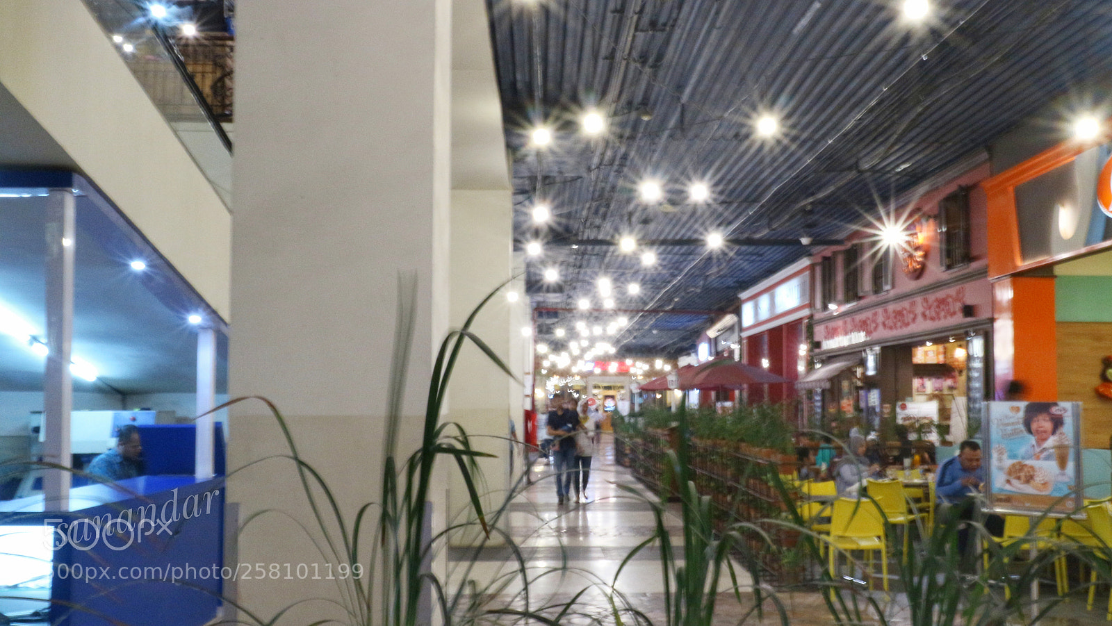 Canon EOS M10 sample photo. Jerona mall photography