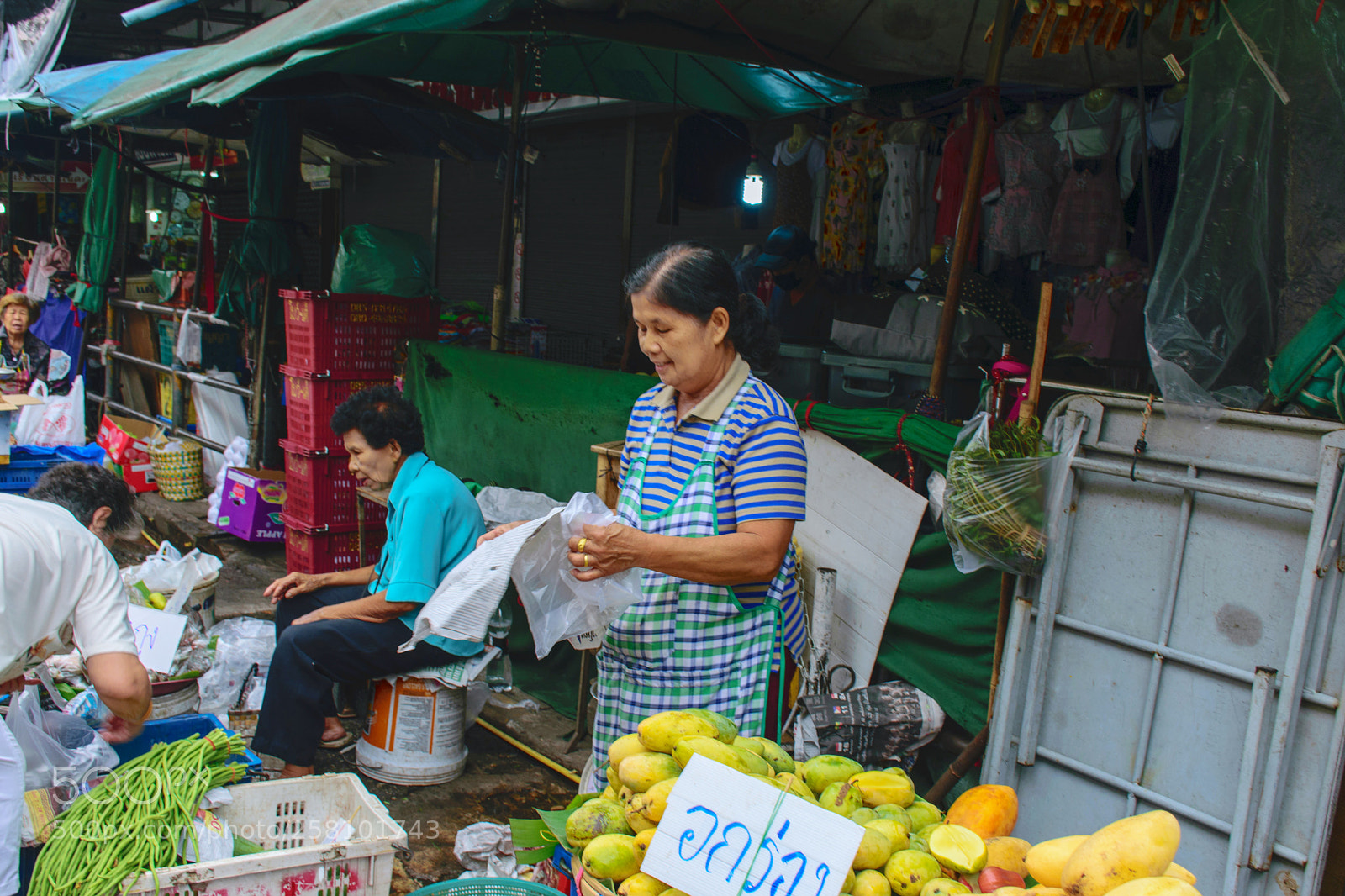 Nikon D5300 sample photo. The vendor. photography