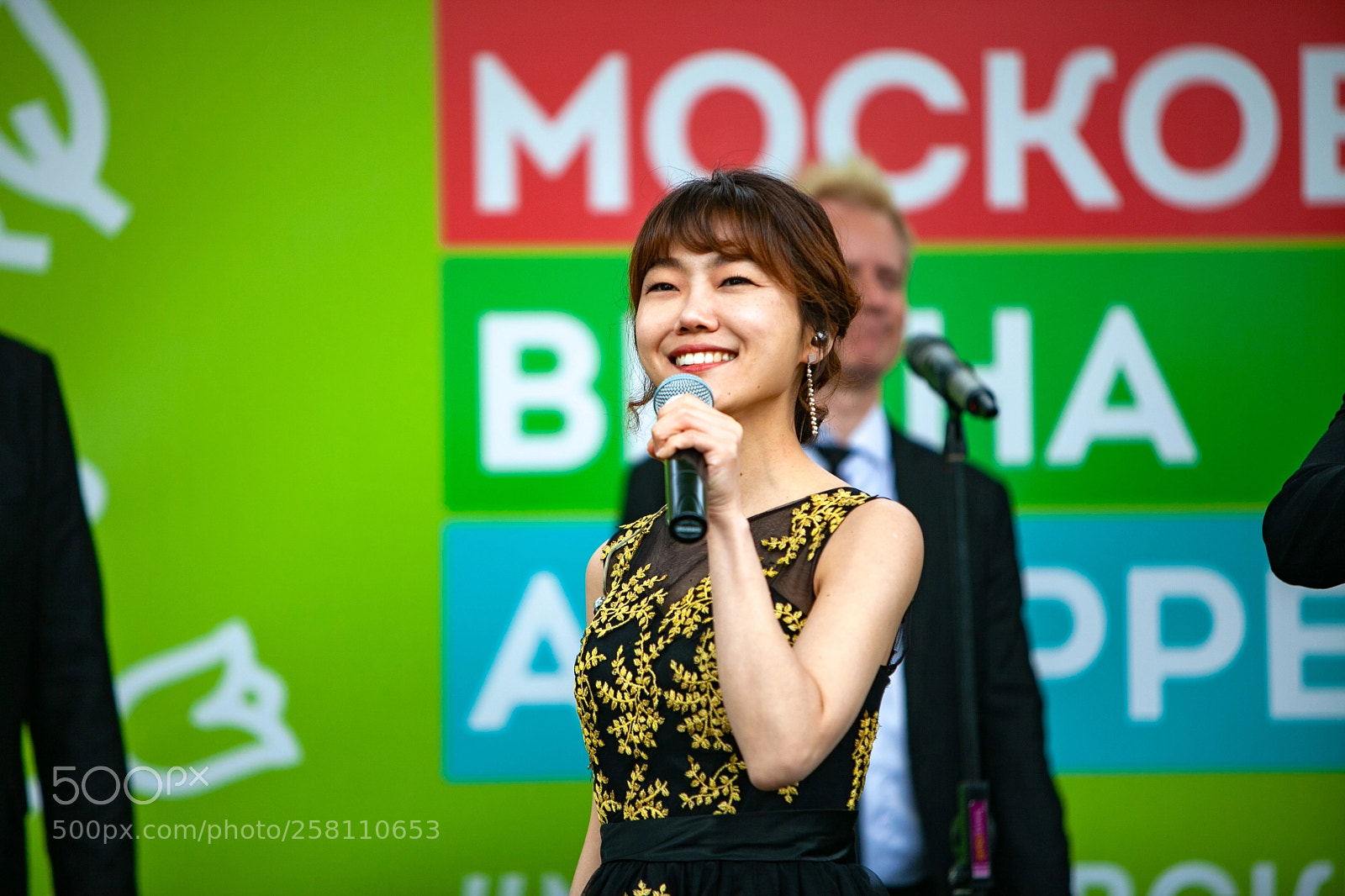 Canon EOS 5D Mark II sample photo. Maytree in moscow photography