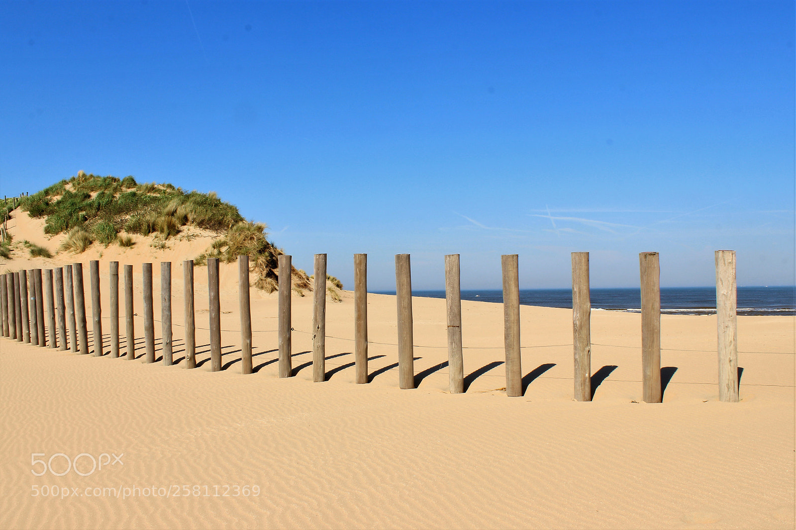 Canon EOS 600D (Rebel EOS T3i / EOS Kiss X5) sample photo. Sand and sea photography