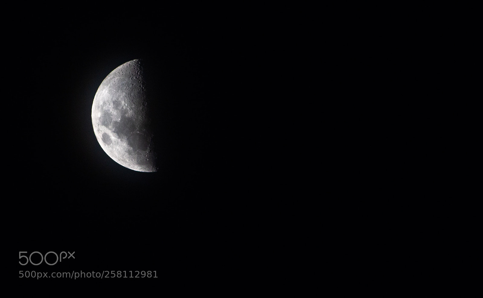 Canon EOS 750D (EOS Rebel T6i / EOS Kiss X8i) sample photo. Half moon photography