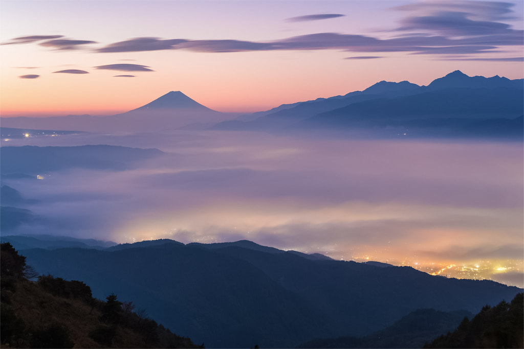 Mt.Fuji with sea of mist by Sakarin Sawasdinaka / 500px