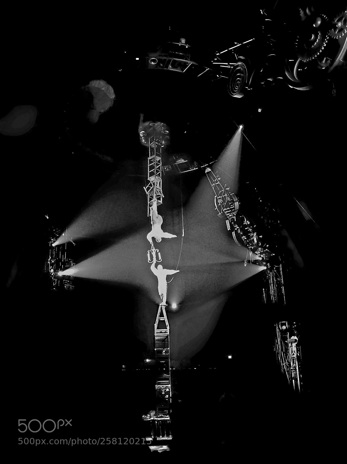Samsung Galaxy S8 sample photo. Mirror circus photography