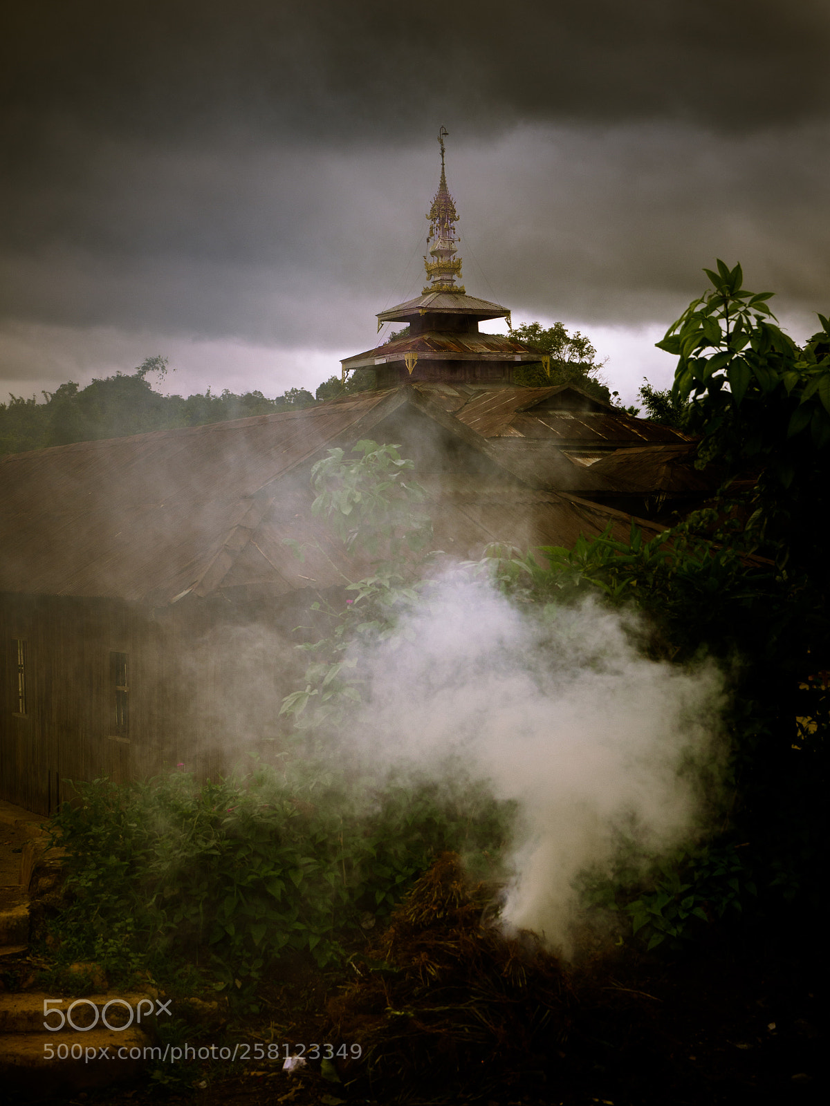 Olympus OM-D E-M10 sample photo. Temple in a little photography