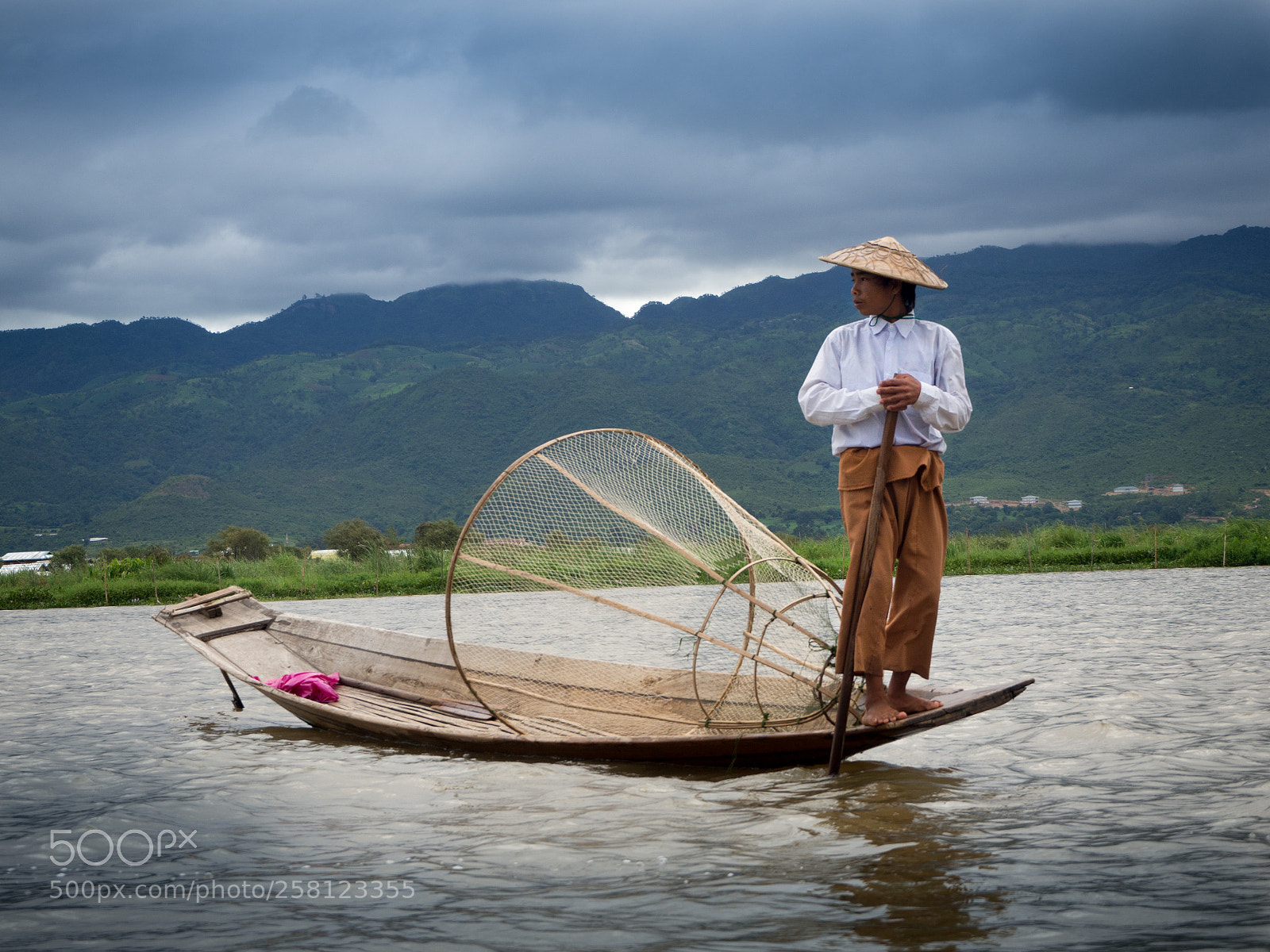 Olympus OM-D E-M10 sample photo. Lake inle fisherman photography
